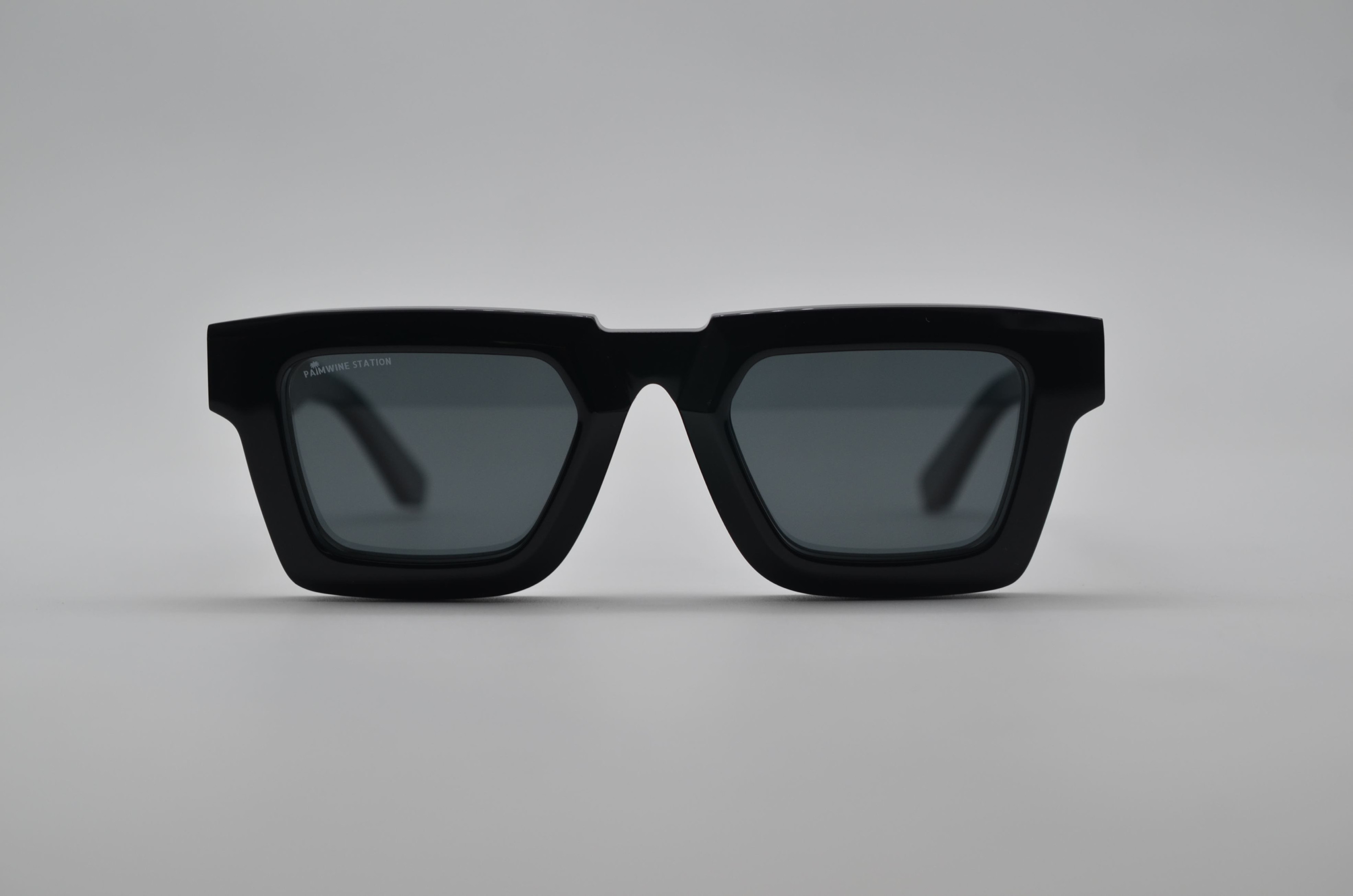 The Lune Rectangle Frame Sunglass